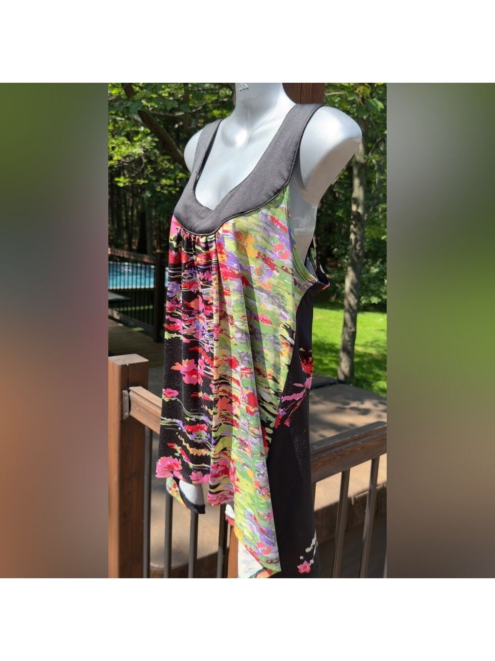 •Women's Multicolor Sleeveless Blouse - Picture 4 of 11